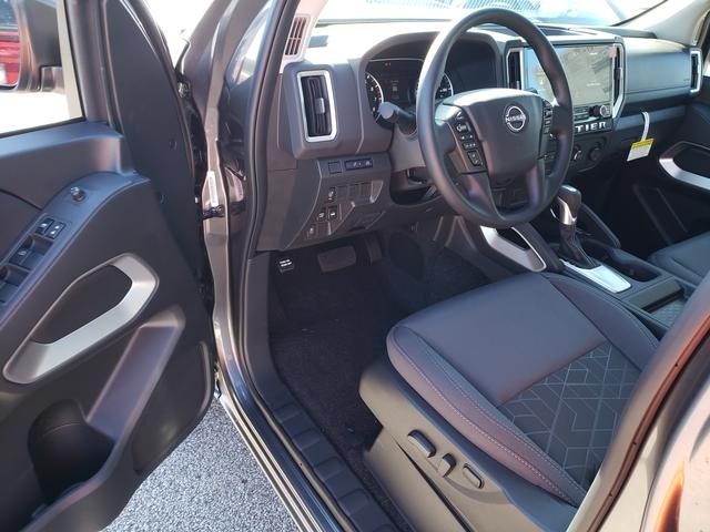 2025 Nissan Frontier Crew Cab SV photo 11