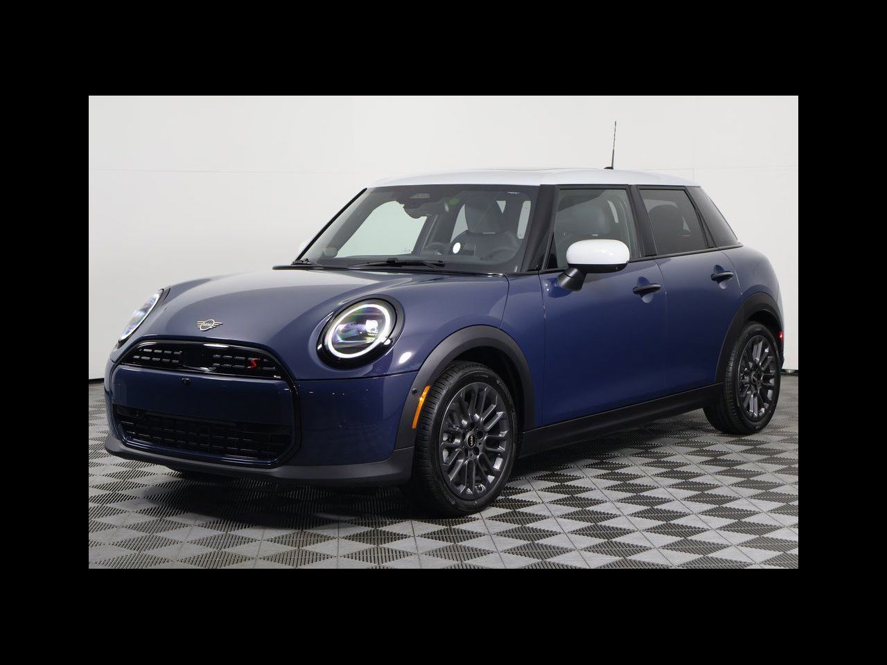 2026 MINI Hardtop 4 Door S's photo
