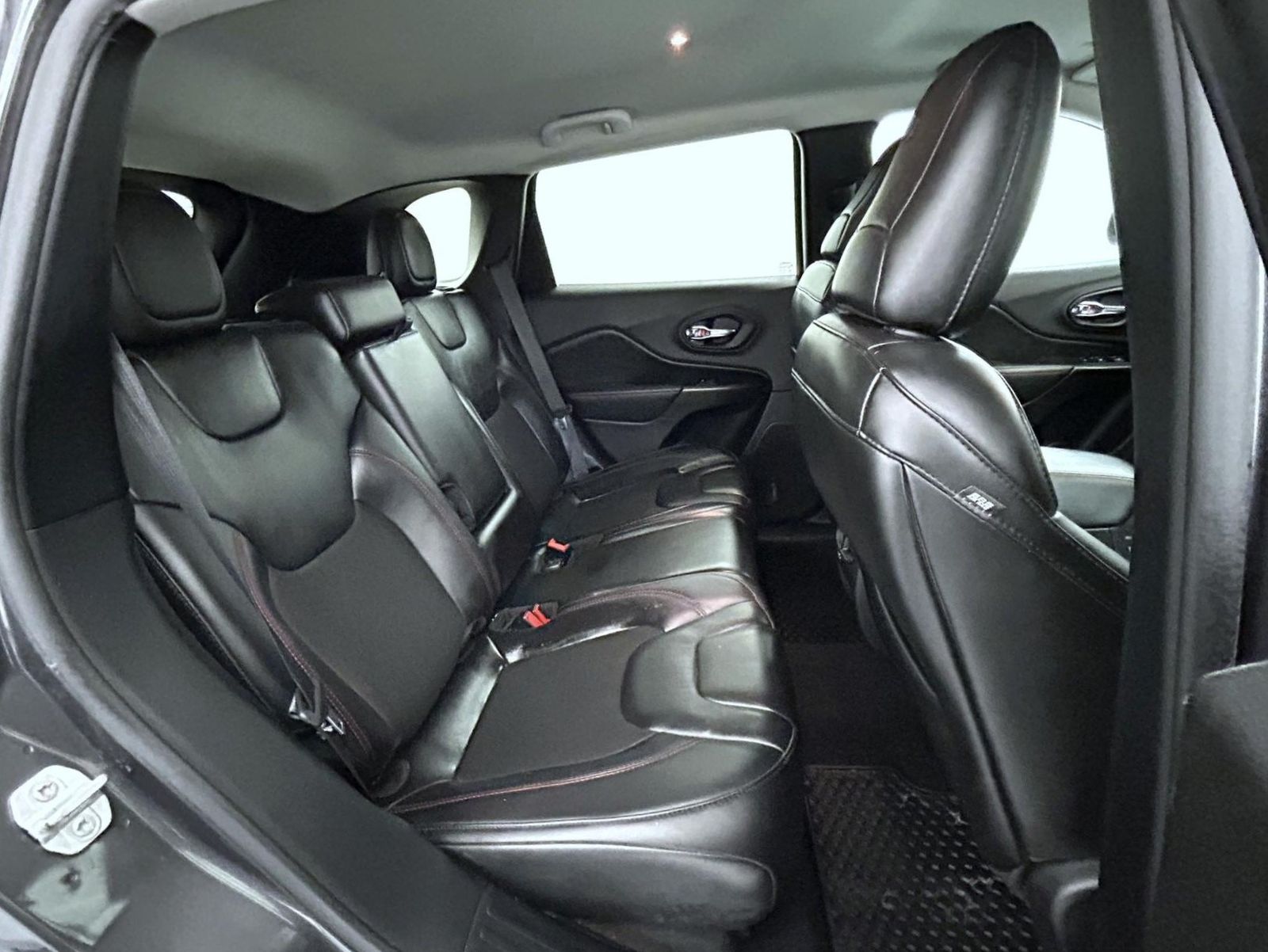 2020 Jeep Cherokee Trailhawk photo 16