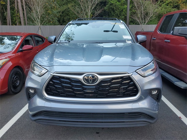 2021 Toyota Highlander XLE photo 2