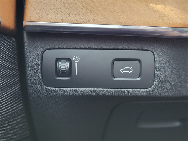 2022 Volvo XC90 Momentum photo 28