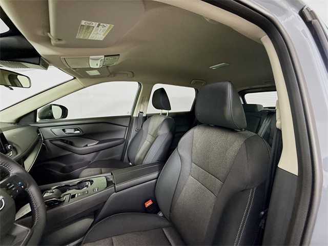 2026 Nissan Rogue SV photo 4