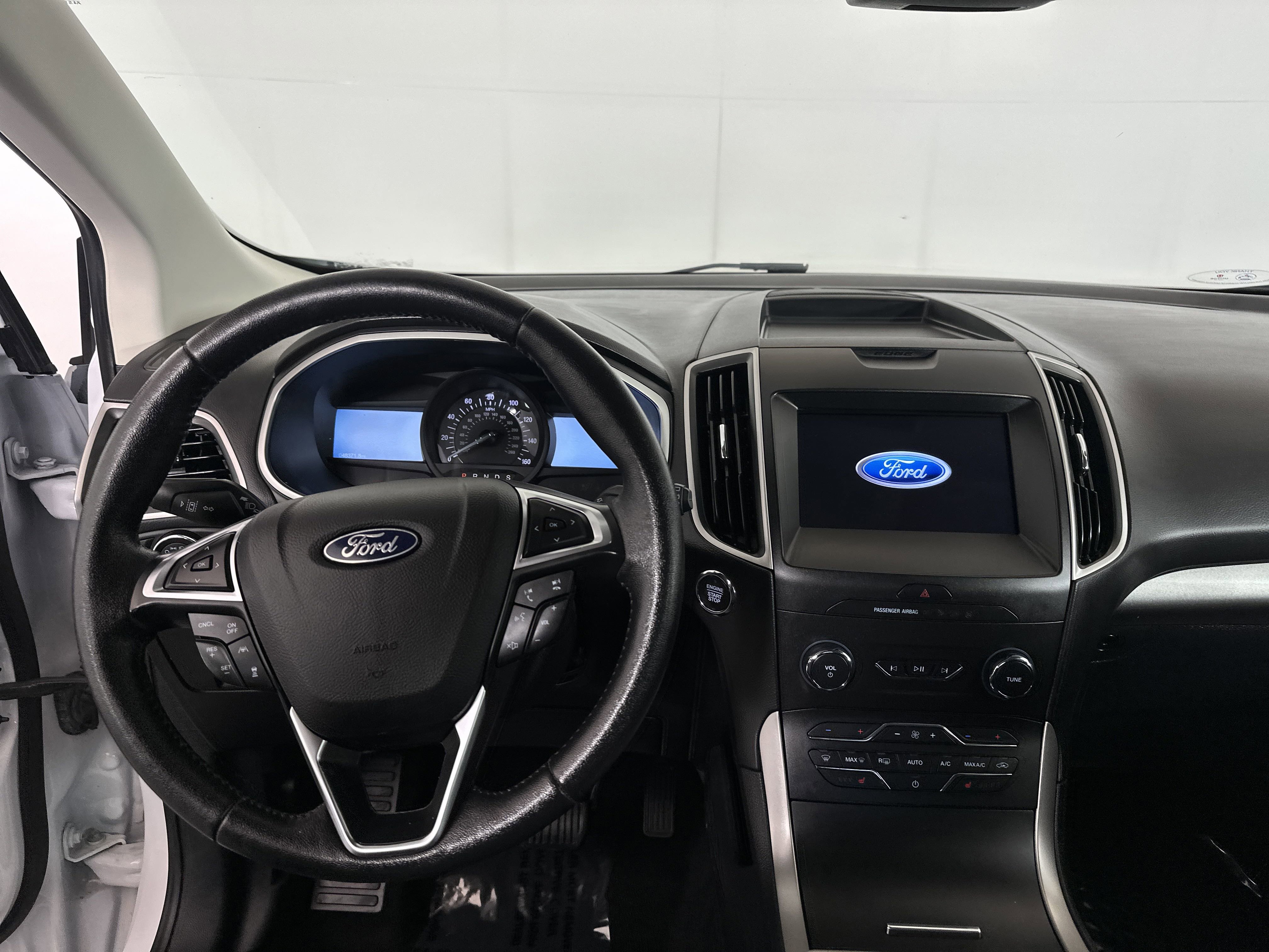 2020 Ford Edge SEL photo 2