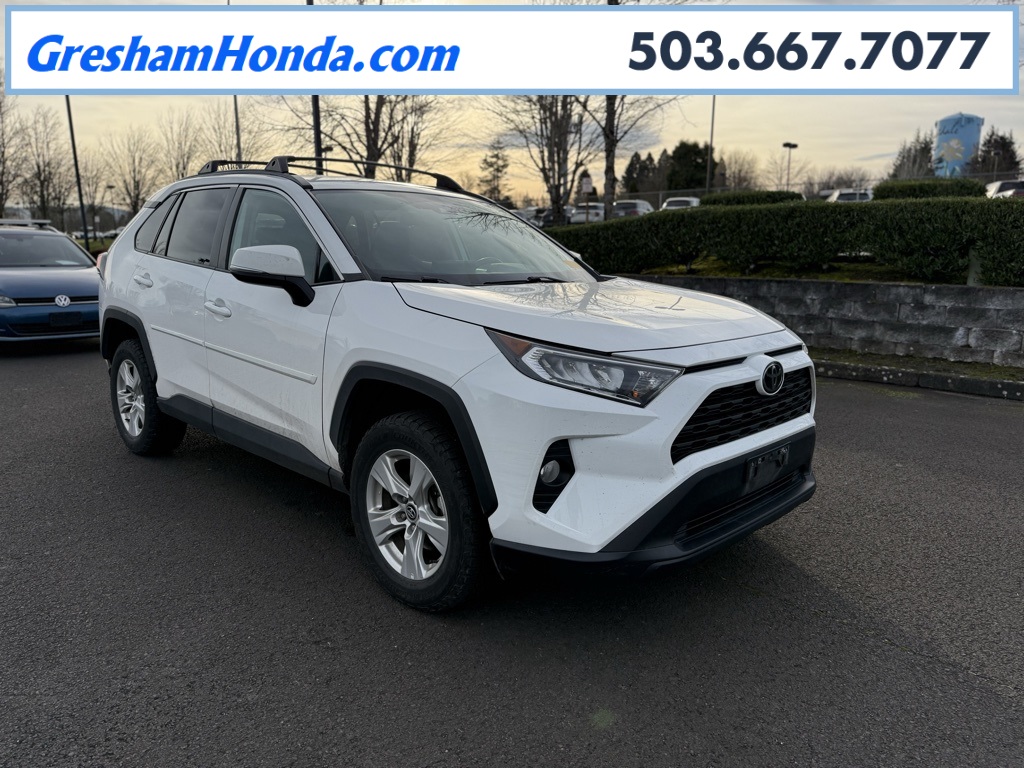 2021 Toyota RAV4 XLE's photo