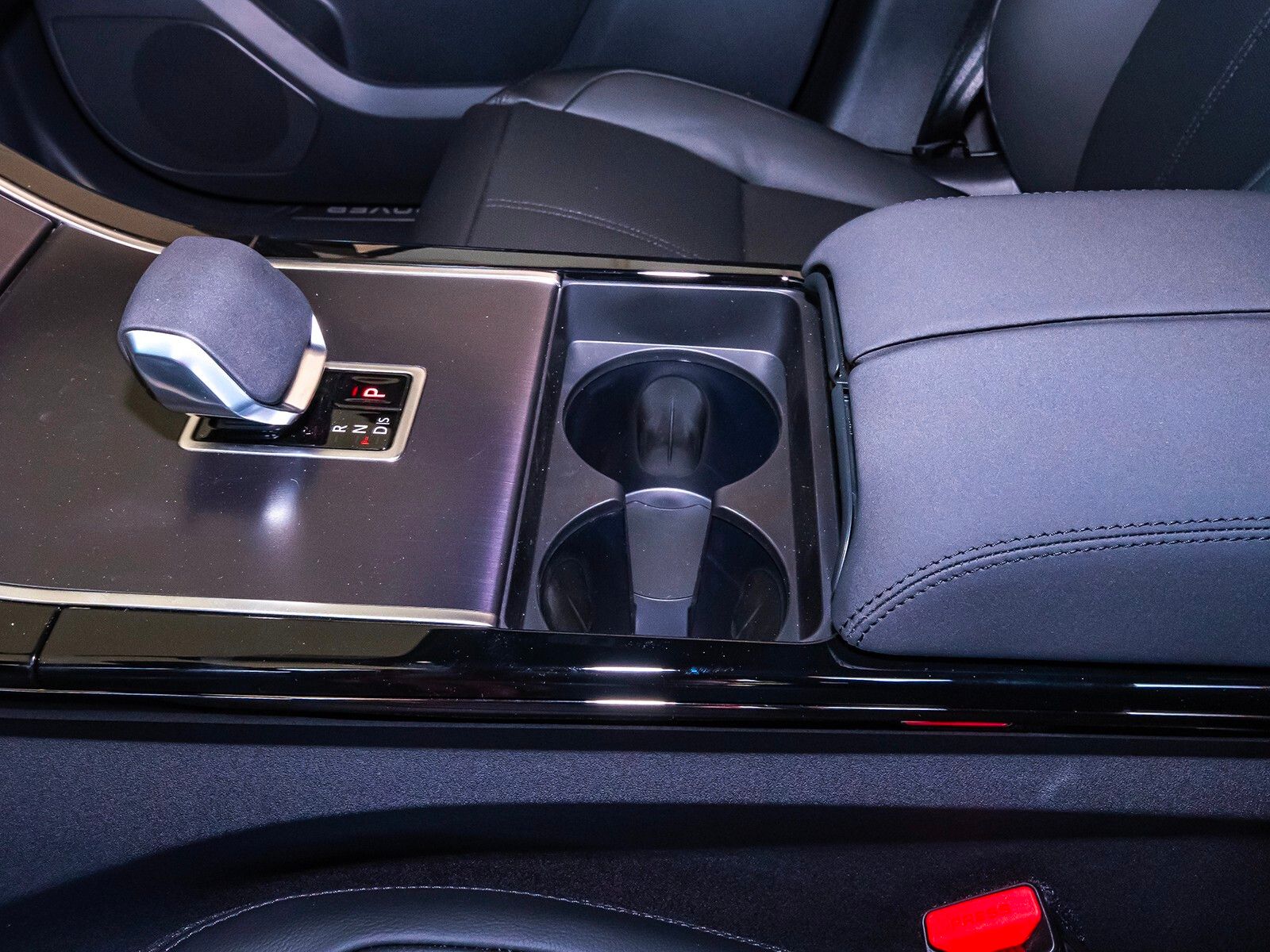 2026 Land Rover Range Rover Velar SE photo 28