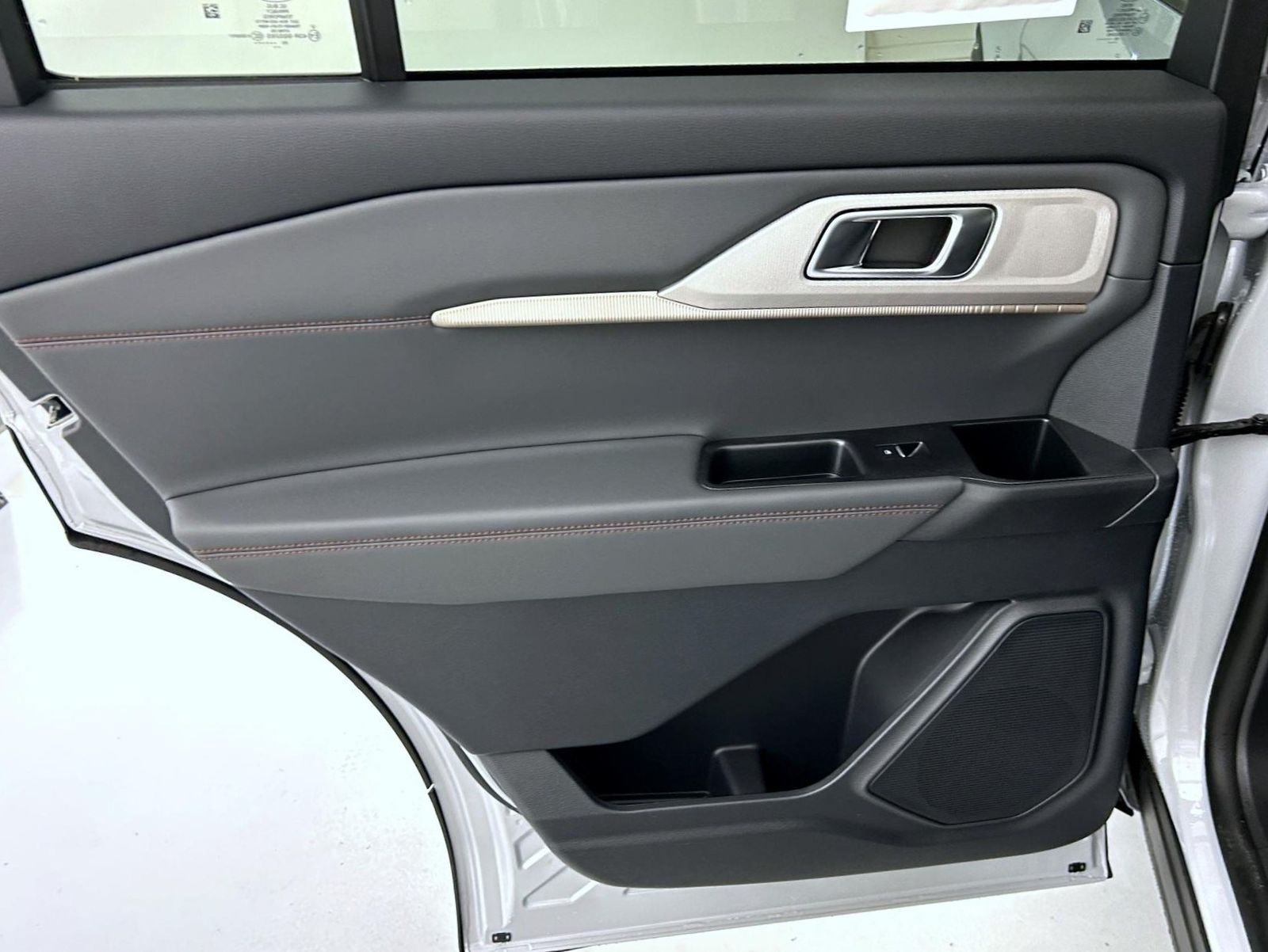 2025 Ford Explorer photo 22