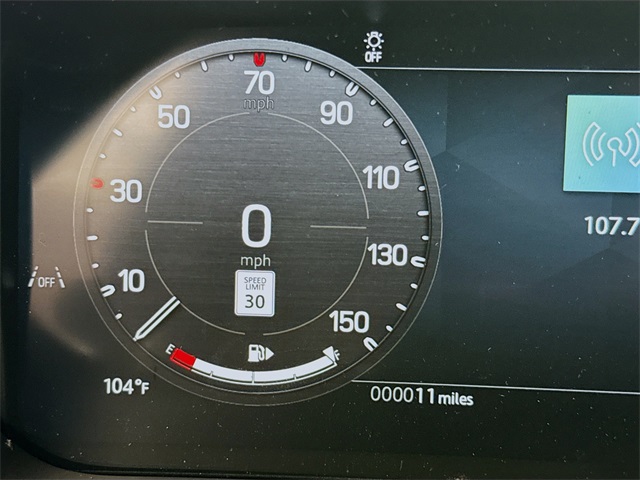2025 Land Rover Defender 110 X-Dynamic SE photo 11