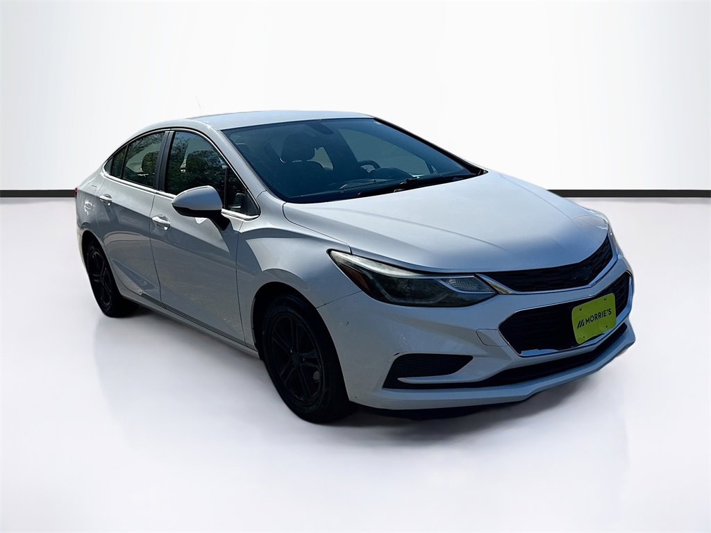 2017 Chevrolet Cruze LT photo 3