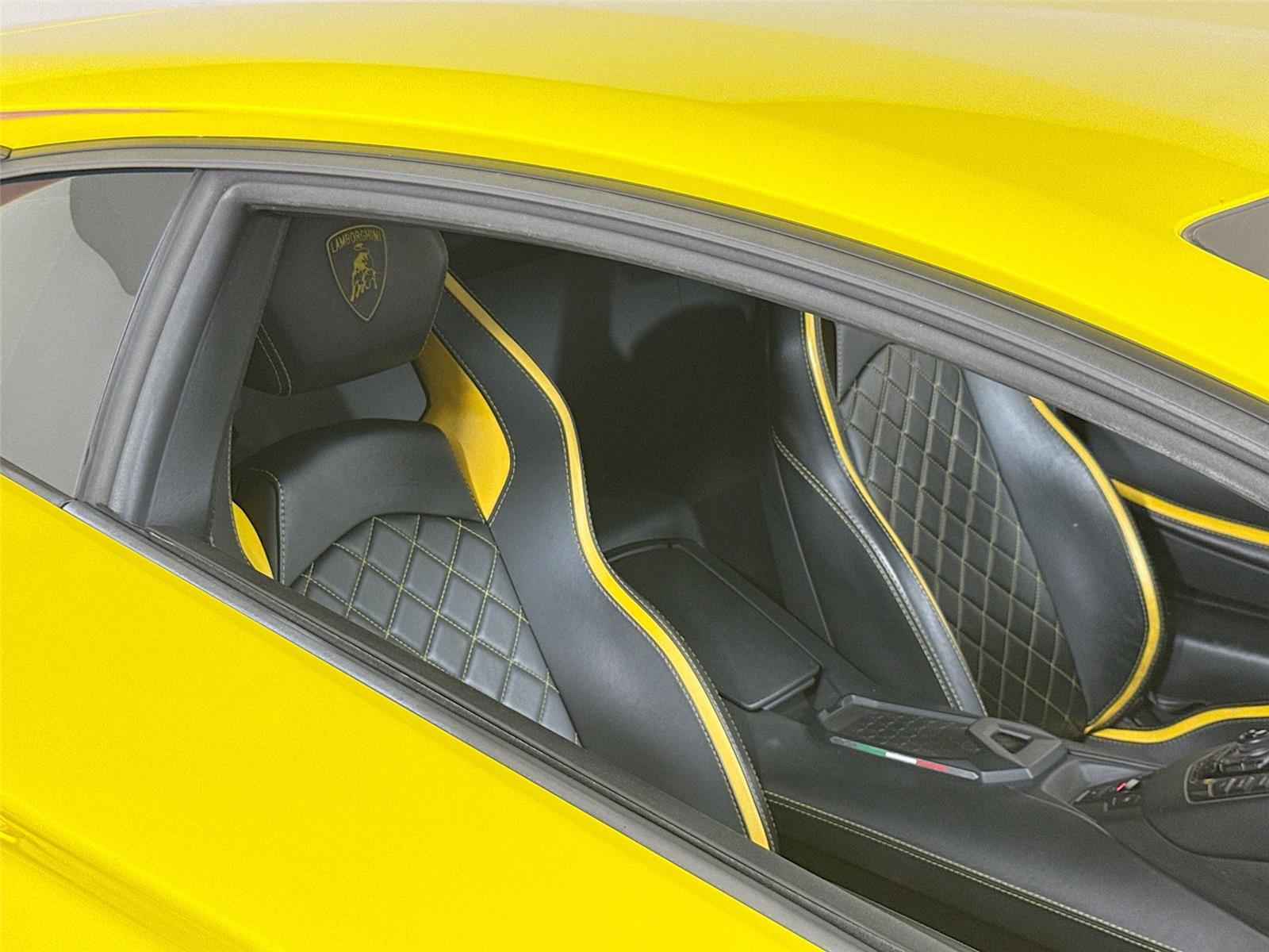 2018 Lamborghini Aventador photo 21