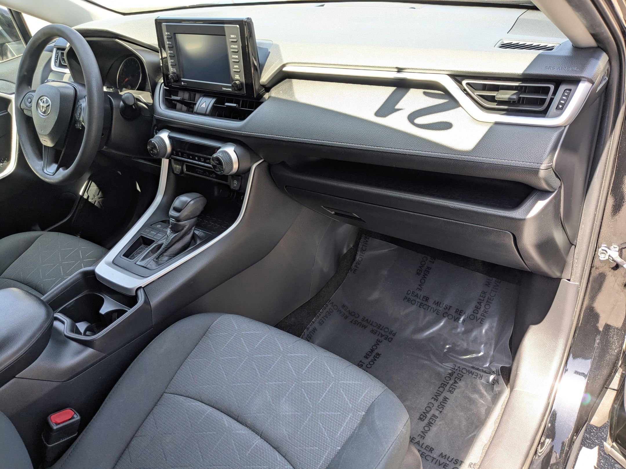 2021 Toyota RAV4 XLE photo 17