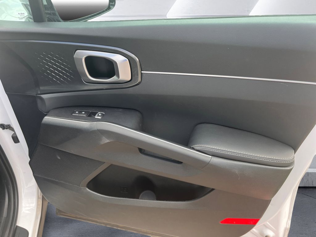 2025 Kia Sorento LX photo 11