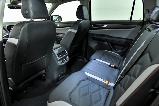 2025 Volkswagen Atlas Peak Edition SE photo 11