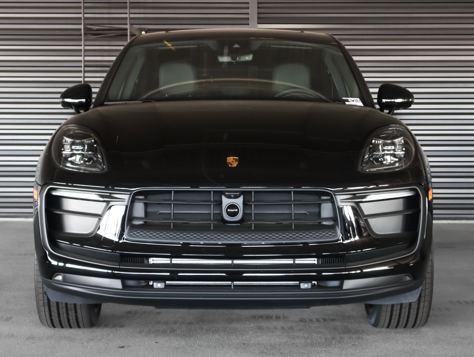 2025 Porsche Macan T photo 8