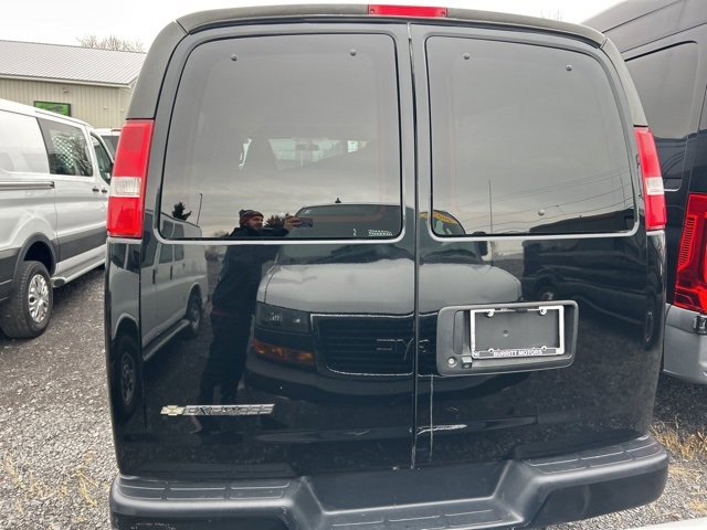 2017 Chevrolet Express Passenger 3500 LS photo 4