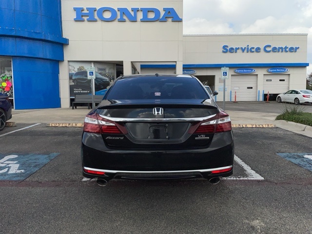 2017 Honda Accord Touring photo 3