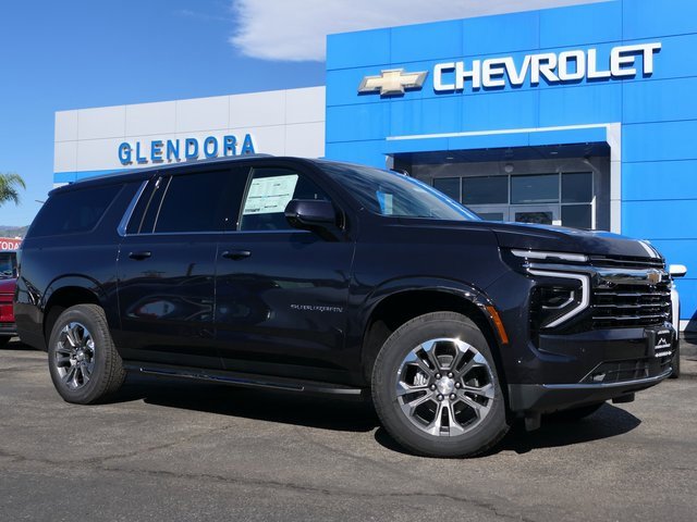 2026 Chevrolet Suburban LT's photo