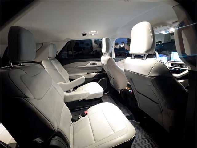 2025 Ford Explorer photo 12