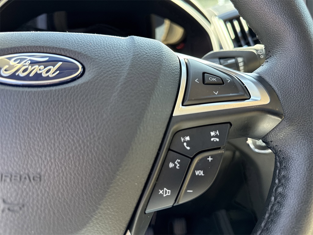 2022 Ford Edge SEL photo 32