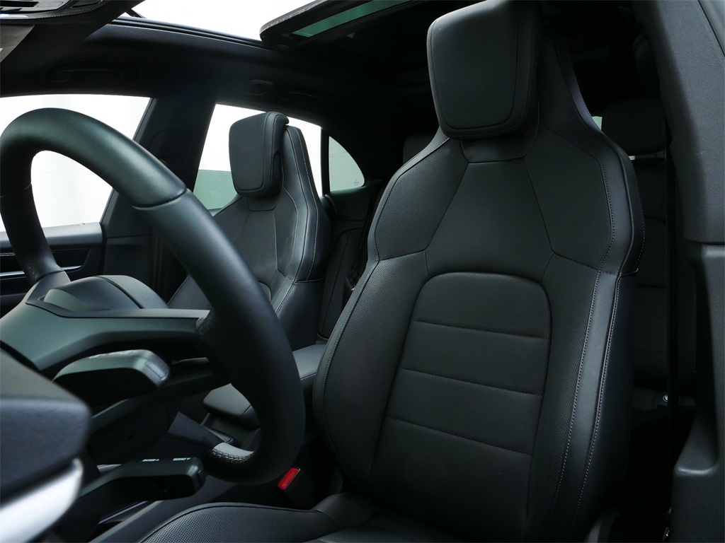 2025 Porsche Macan Electric 4 photo 3