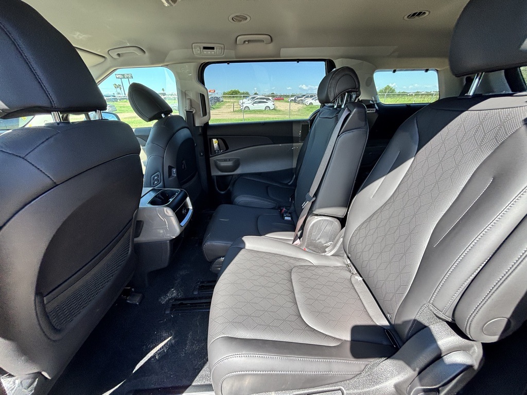 2026 Kia Carnival EX photo 15
