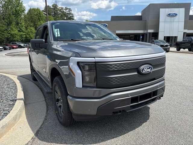 2025 Ford F-150 Lightning photo 2