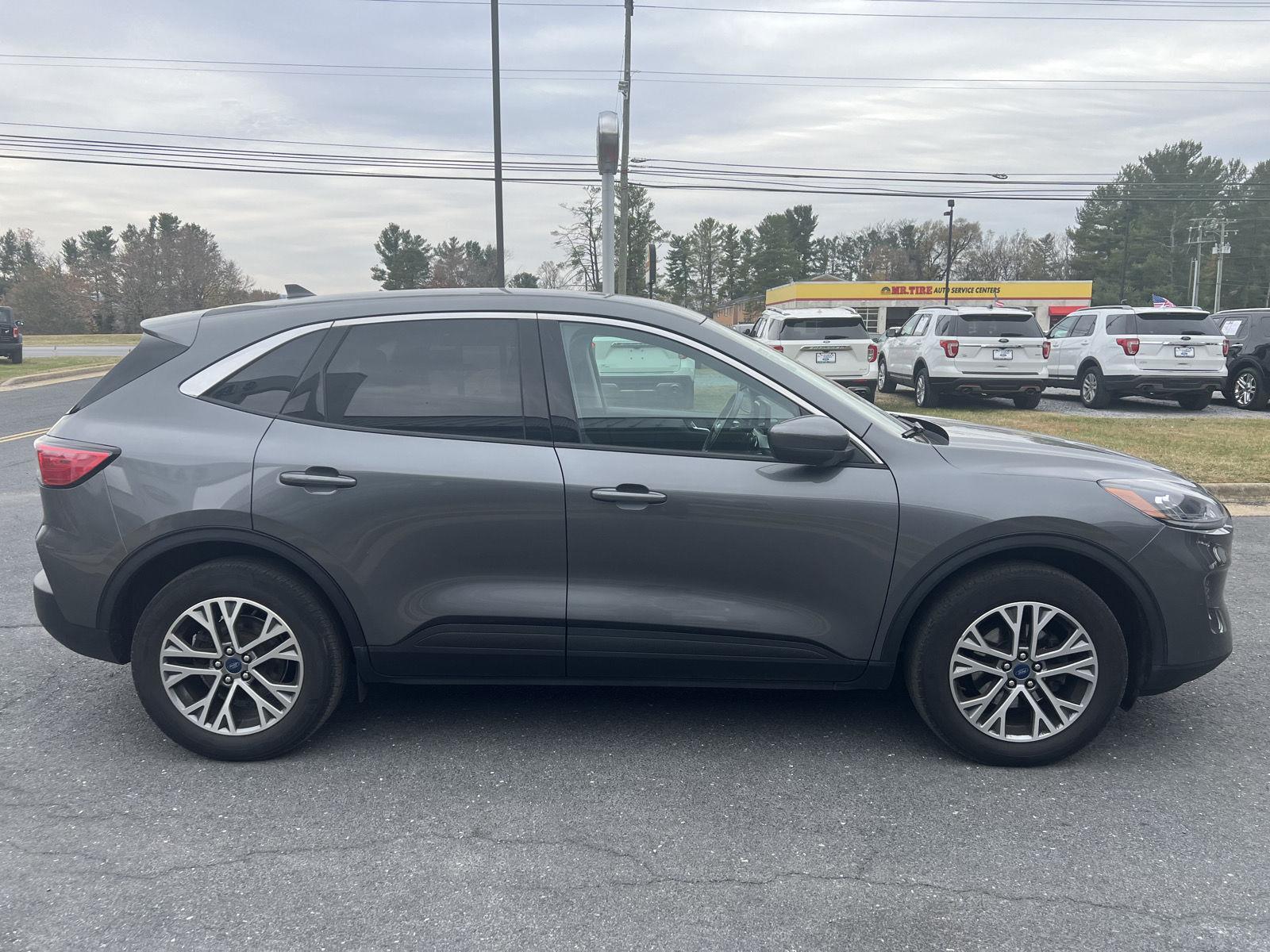 2022 Ford Escape SEL photo 2