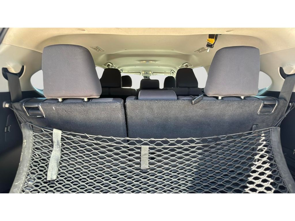 2024 Toyota Highlander LE photo 13