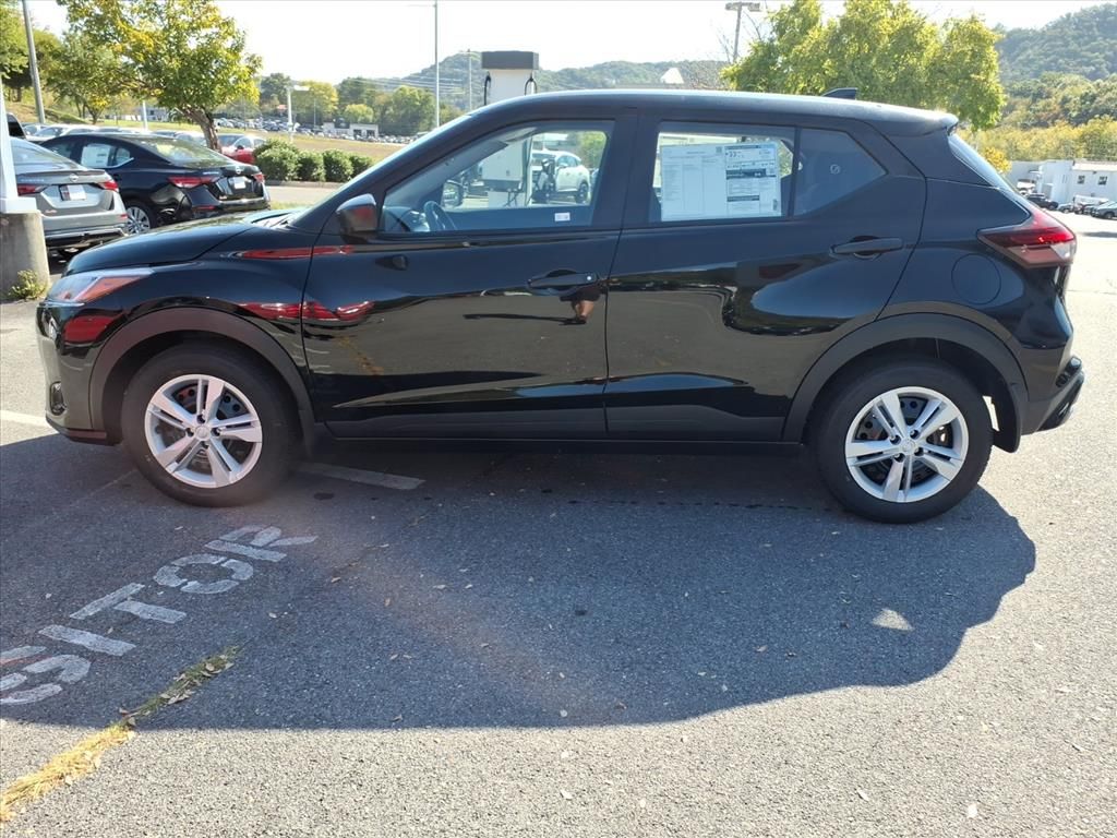 2025 Nissan Kicks Play S photo 4