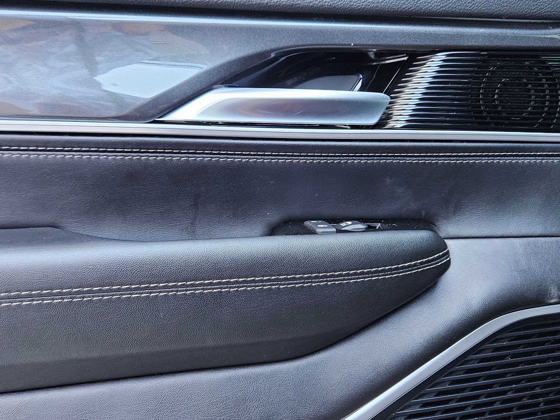 2023 Jeep Wagoneer Base photo 22