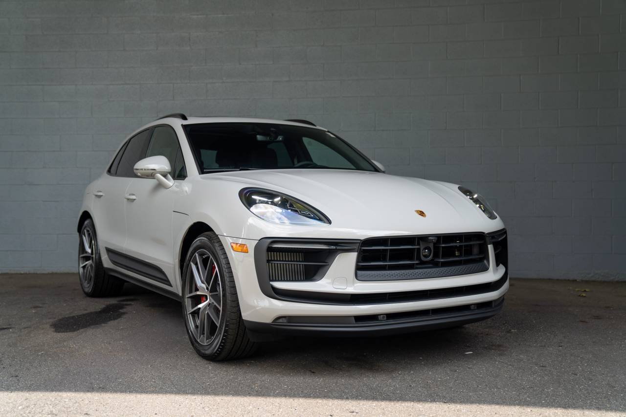 2025 Porsche Macan S photo 15