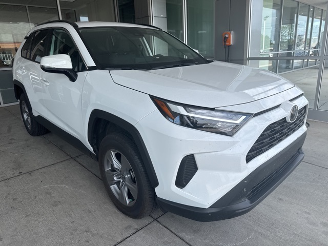 2024 Toyota RAV4 XLE photo 2
