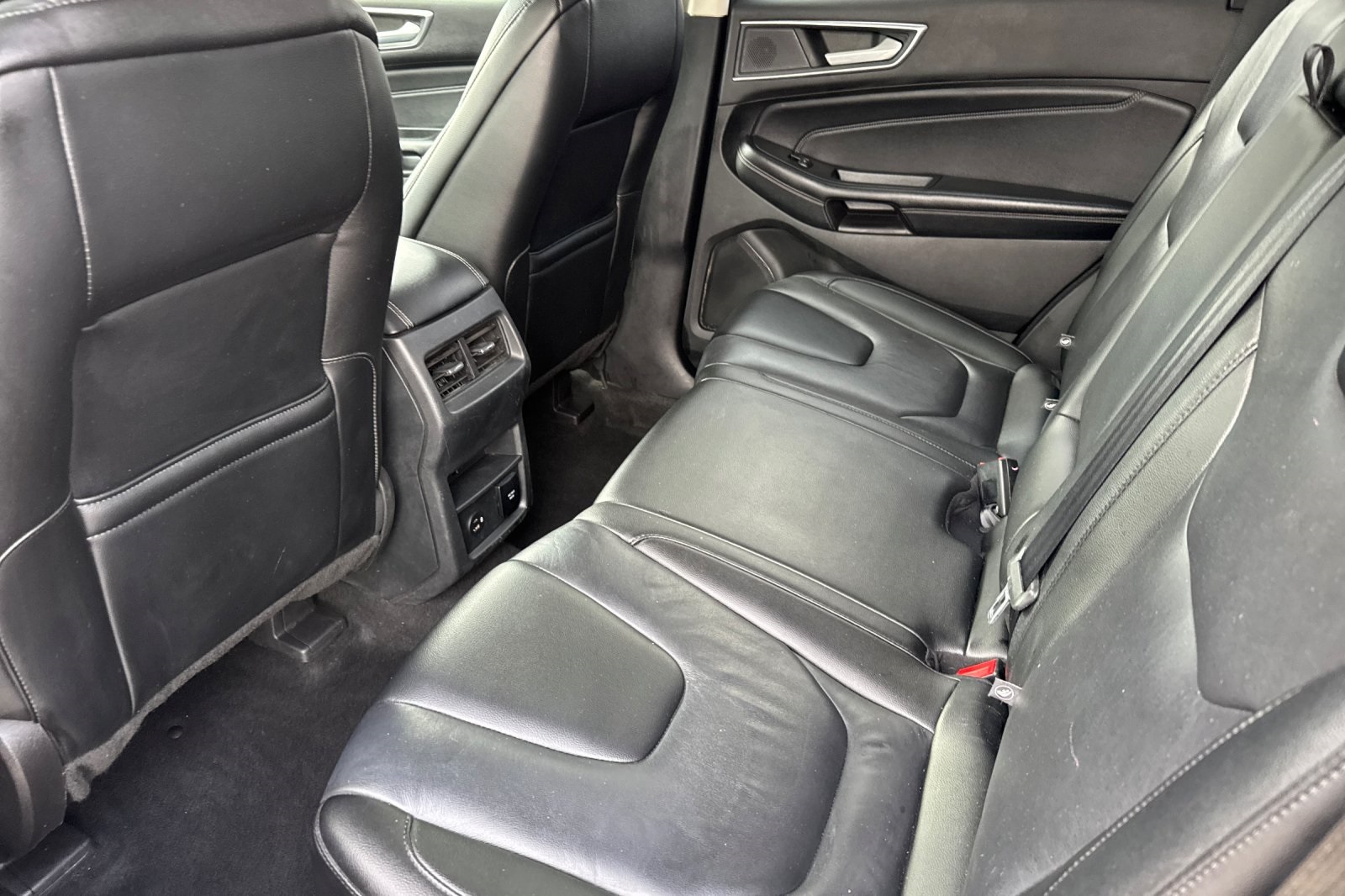 2022 Ford Edge Titanium photo 4