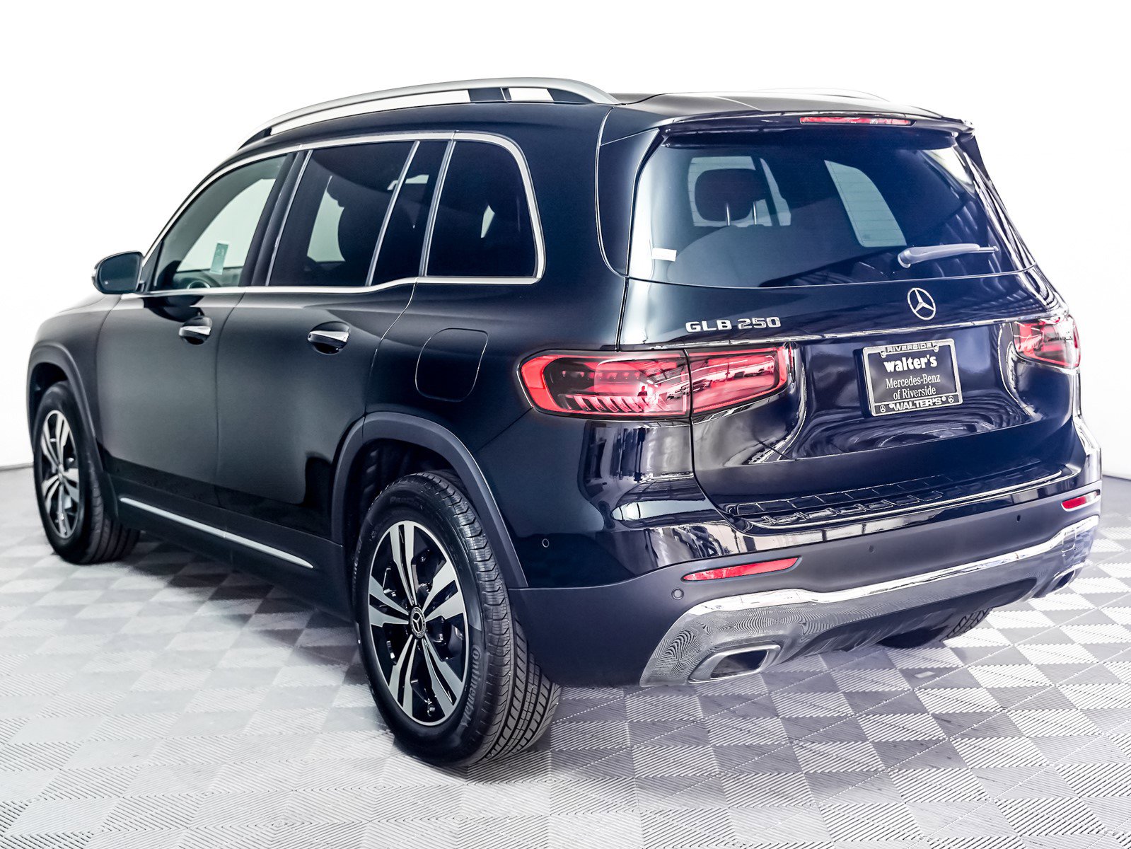 2025 Mercedes Benz GLB 250 photo 2