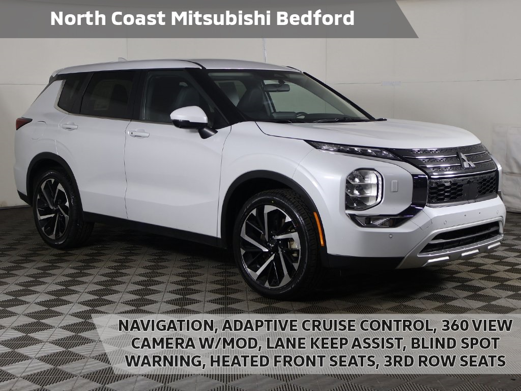 2024 Mitsubishi Outlander SE's photo