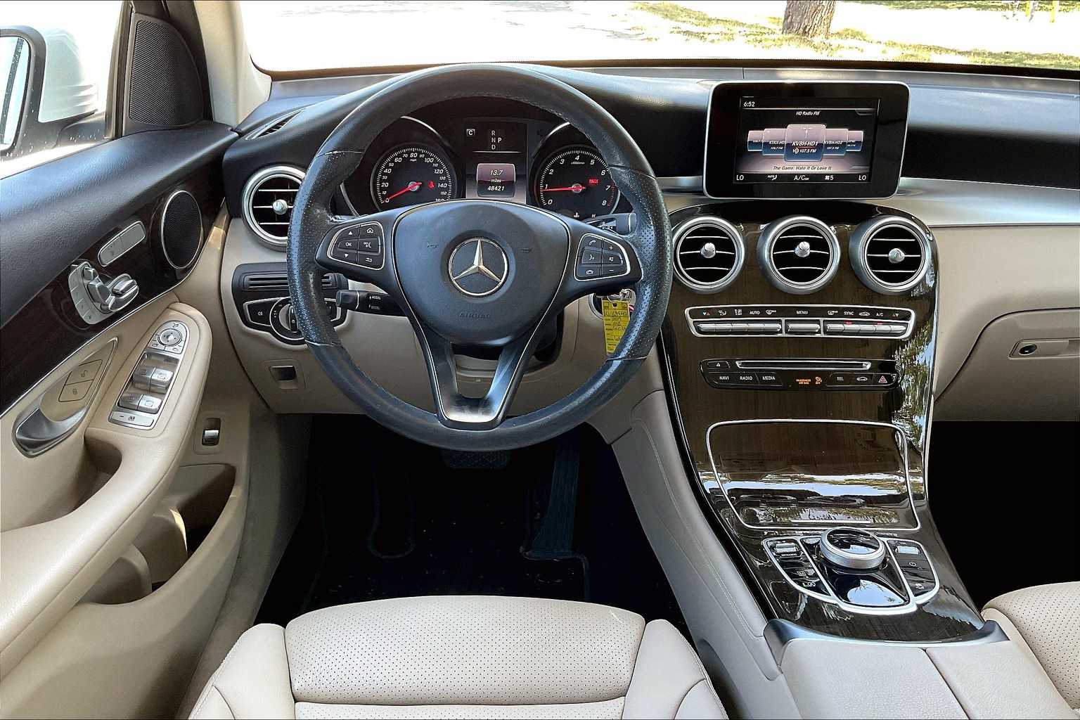 2019 Mercedes Benz GLC 300 photo 4