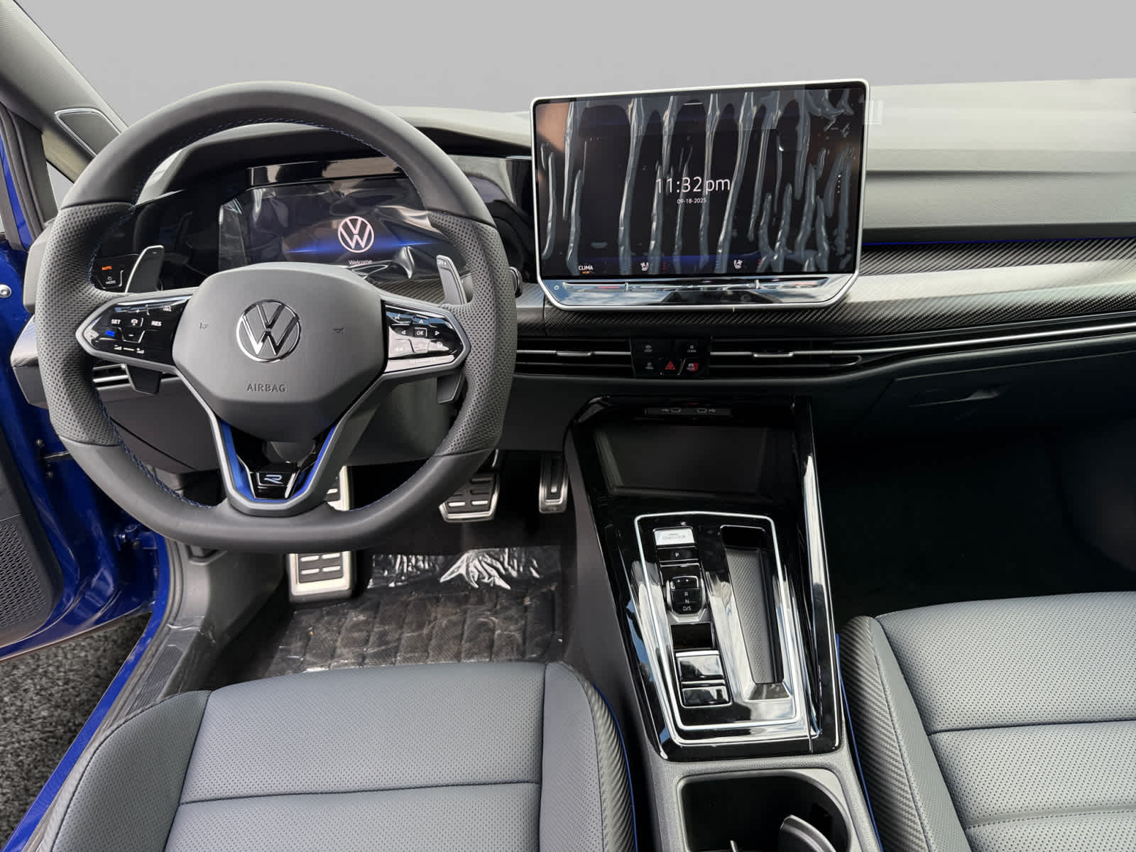 2025 Volkswagen Golf R photo 10