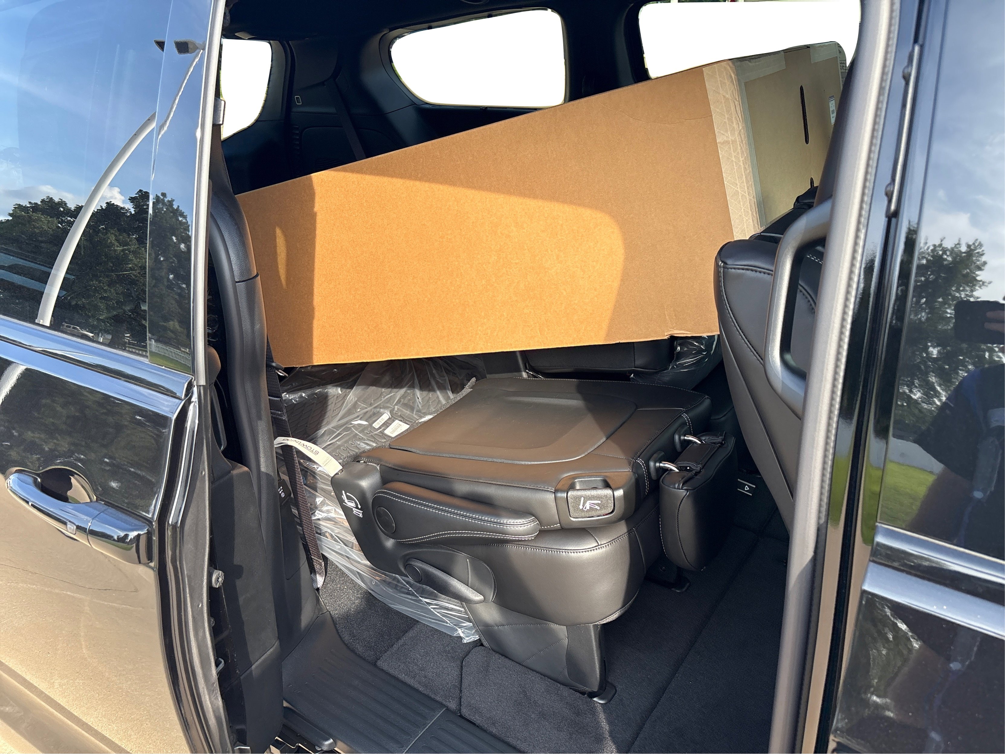 2025 Chrysler Pacifica photo 17
