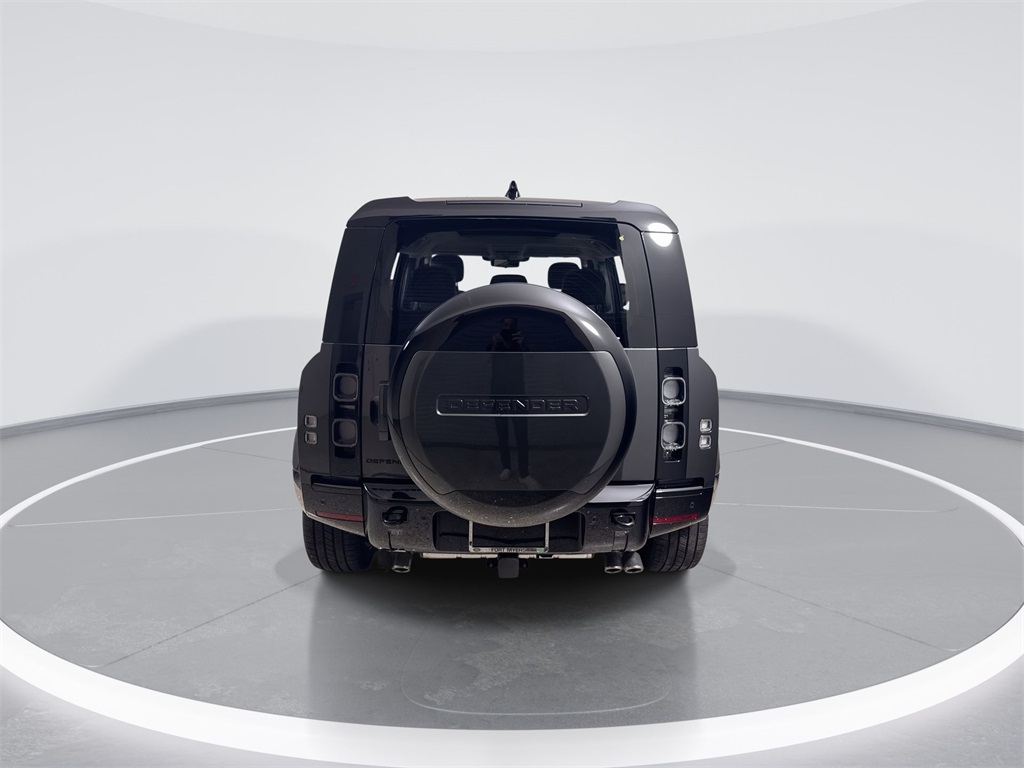 2025 Land Rover Defender 110 V8 photo 6