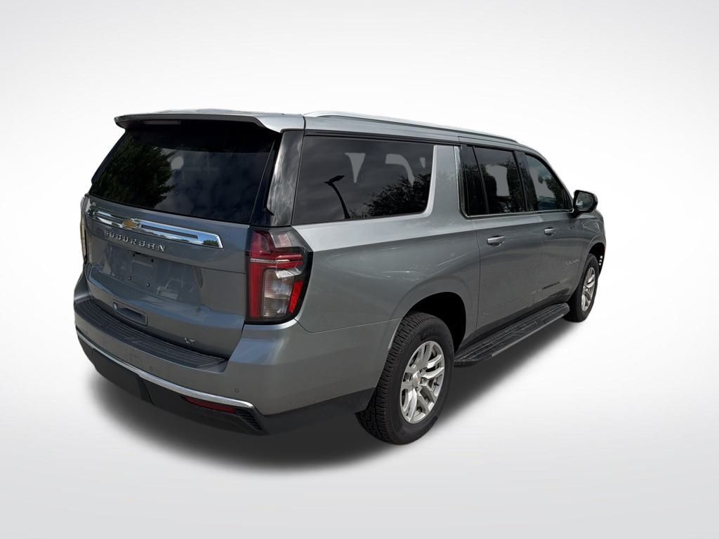 2023 Chevrolet Suburban LT photo 2