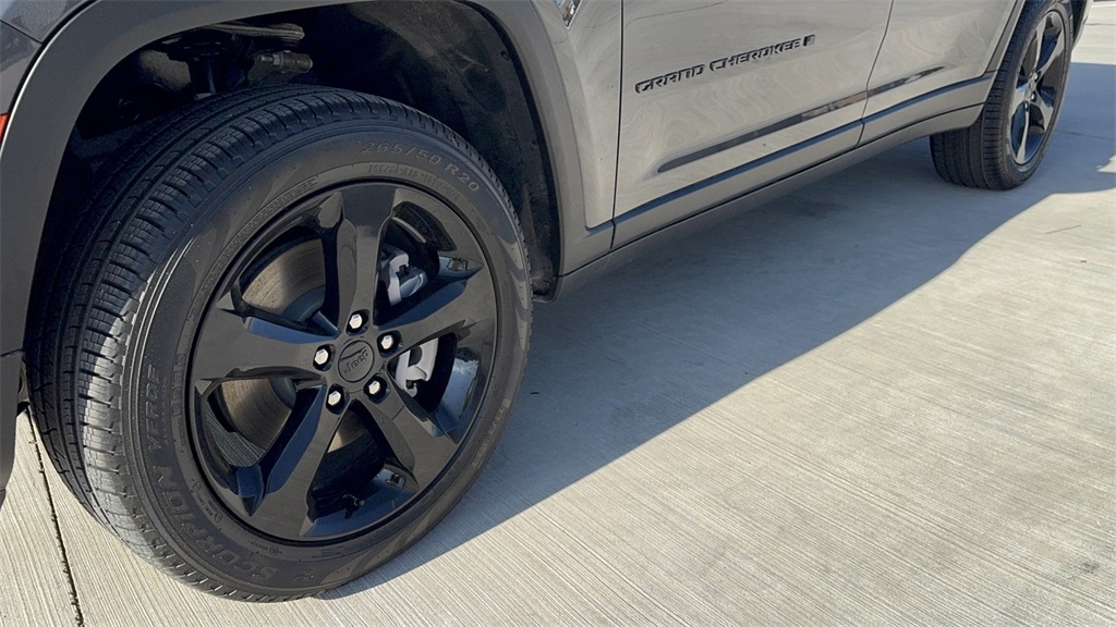 2025 Jeep Grand Cherokee Limited photo 8