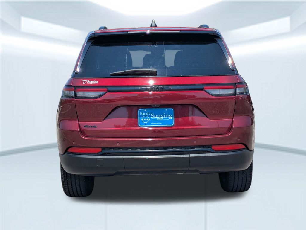 2023 Jeep Grand Cherokee Altitude photo 4