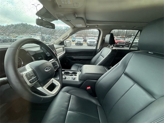 2024 Ford Expedition XLT photo 3