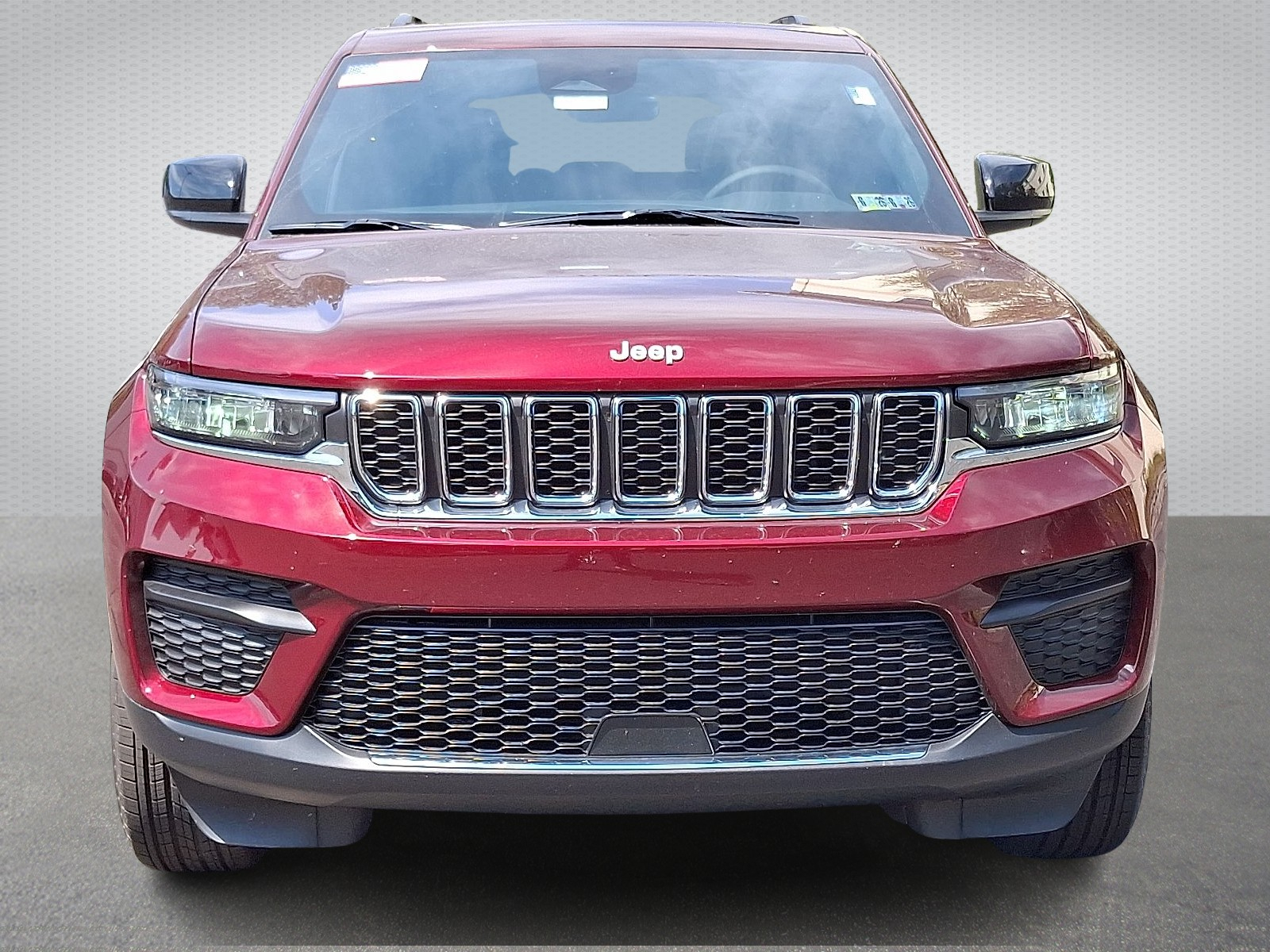 2025 Jeep Grand Cherokee Laredo photo 2