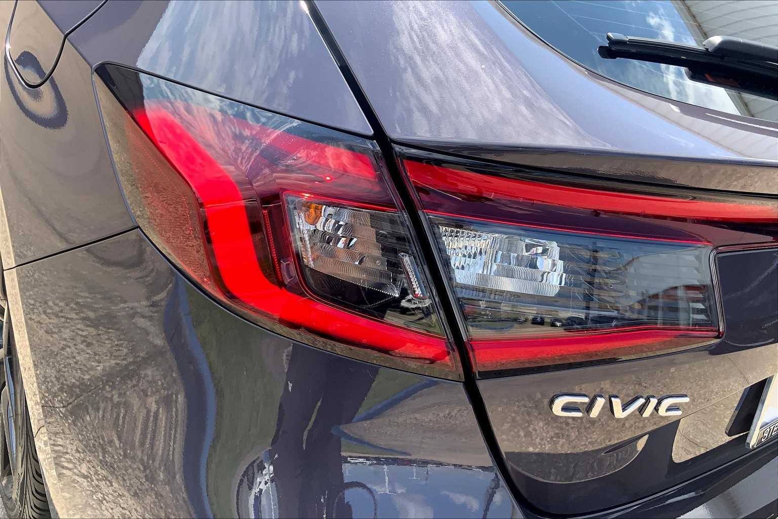 2024 Honda Civic Hatchback Sport Touring photo 27