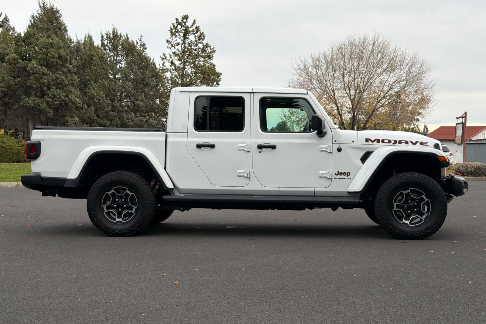 2021 Jeep Gladiator Mojave photo 3