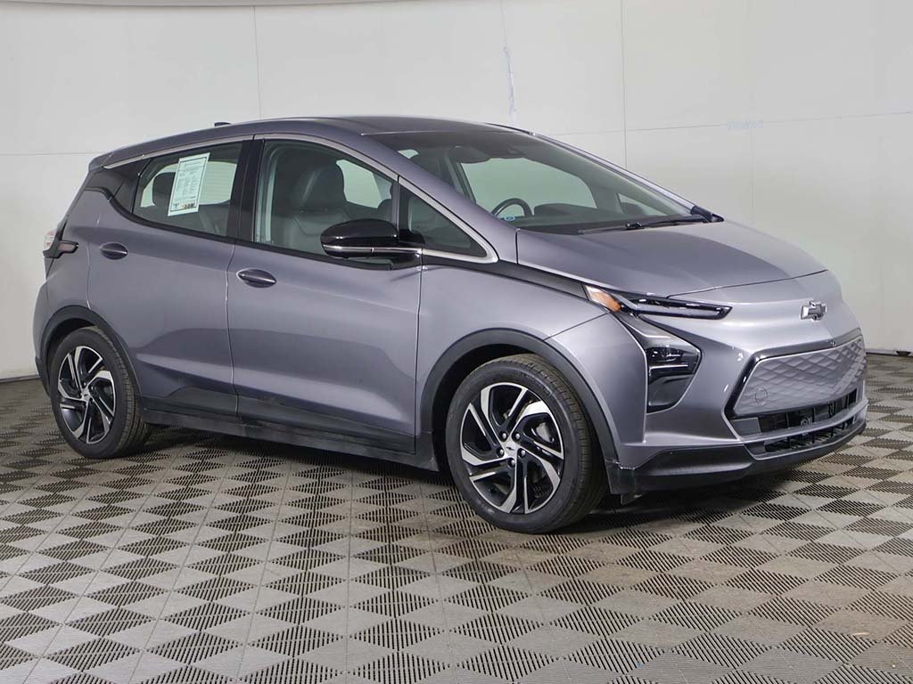 Used 2023 Chevrolet Bolt EV 2LT with VIN 1G1FX6S01P4129852 for sale in Bedford, OH