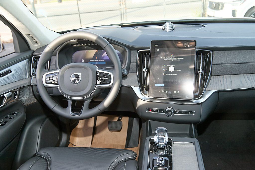 2026 VOLVO XC90 - Image 24