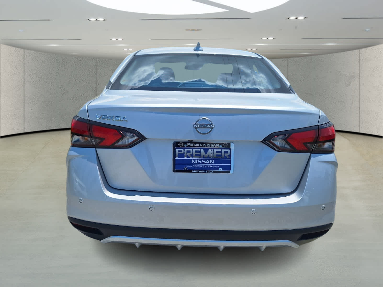 2025 Nissan Versa SV photo 4