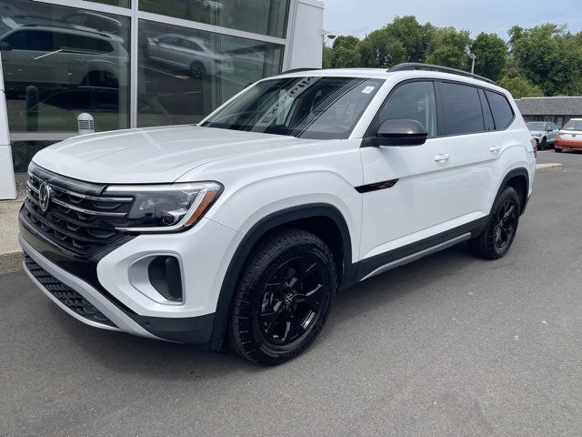 2024 Volkswagen Atlas Peak Edition SEL photo 3