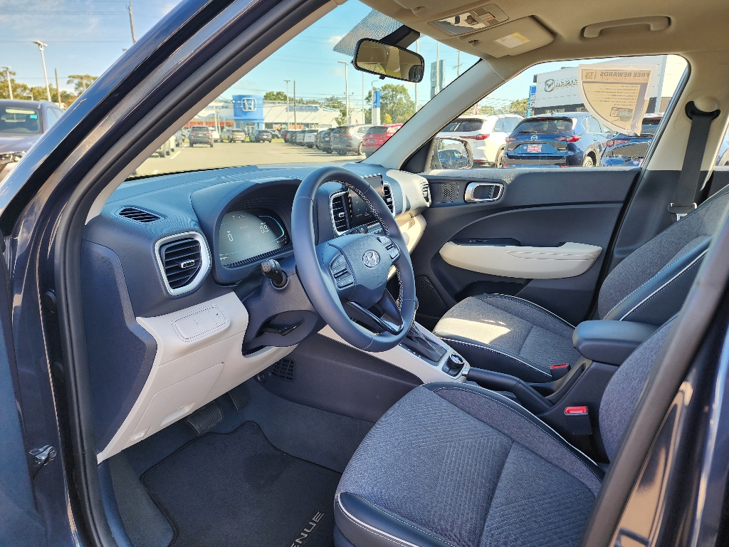 2023 Hyundai Venue Limited photo 26